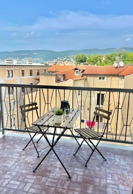 Leia Home W/Private Parking In Old Town Триест Экстерьер фото